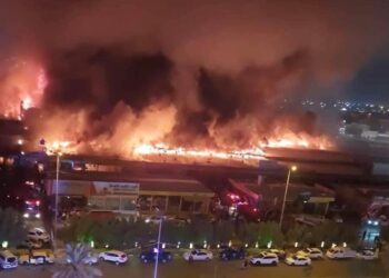 بالصور أضرار كبيرة تلحق بالمدينة المائية في النجف إثر حريق هائل