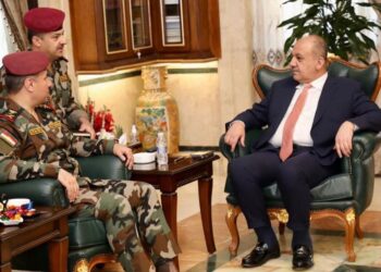 وزير الدفاع يستقبل رئيس أركان البيشمركة والبحث بالتعاون العسكري (ومنع تسلل الارهابيين)