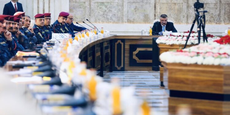 الشمري يعقد اجتماعاً في مقر قيادة قوات الشرطة الاتحادية