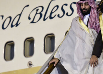 ولي العهد السعودي يغادر لـ”جولة آسيوية”