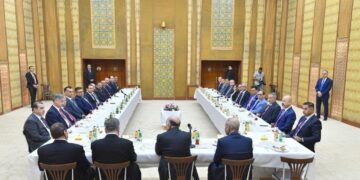 وزير الخارجية .. الدبلوماسية الاقتصادية ستكون السبيل النافذ