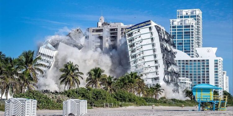 تدمير فندق تاريخي بفلوريدا
