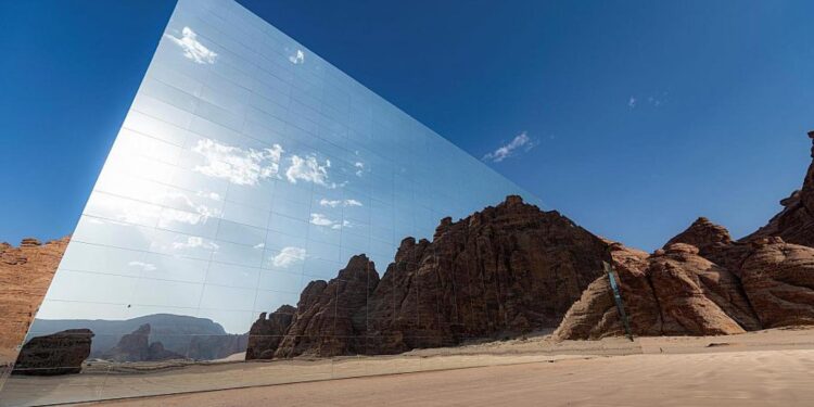 توحد الخليج في السياحة بعد السياسة .. “مرايا العلا”