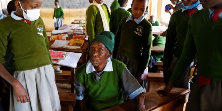 وفاة أكبر تلميذة في العالم عن 99 سنة