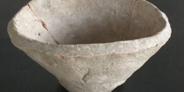 أوان أثرية تظهر عادات الطعام في العالم القديم