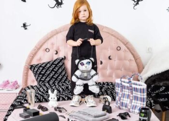 الاعتذار عن إعلانات “مقززة” اتهمت فيها ( دار بالنسياغا) باستغلال الأولاد