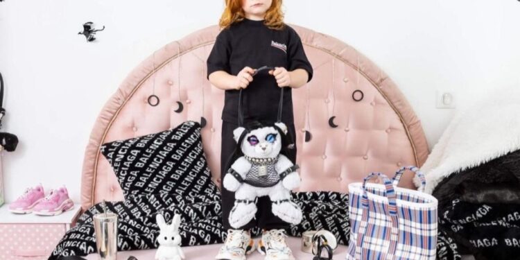 الاعتذار عن إعلانات “مقززة” اتهمت فيها ( دار بالنسياغا) باستغلال الأولاد