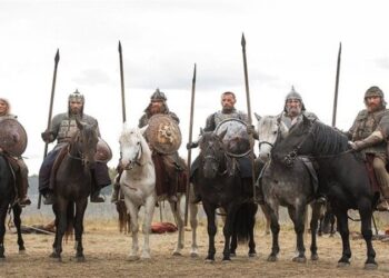 فيلم تاريخي يتصدر قائمة إيرادات شباك التذاكر في روسيا