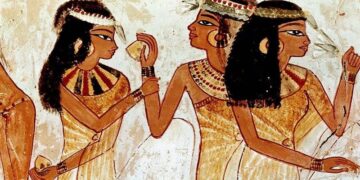 ســـر الوشم الفرعوني المرسوم على جسد نساء مصر القديمة