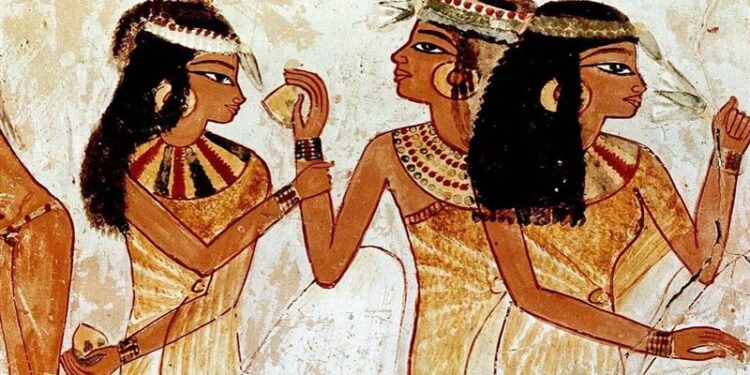 ســـر الوشم الفرعوني المرسوم على جسد نساء مصر القديمة