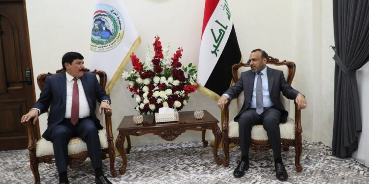 وزير العمل .. العمالة الأجنبية ستحصل على رواتب تقاعدية وضمان صحي في العراق