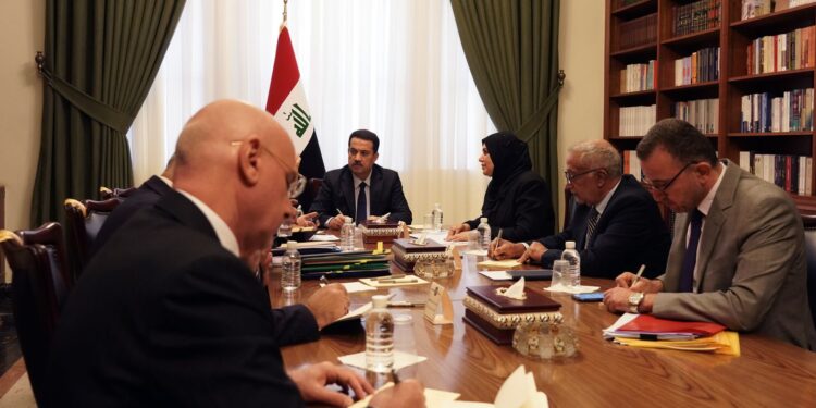 السوداني يرأس اجتماعاً ضم وزراء المالية والنفط والكهرباء