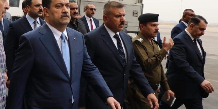 السوداني و الشمري يصلان مطار بغداد للتحري عن اسباب الحريق