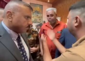 بالفيديو وزير الداخلية يأمر بتوزيع ايفون برو الى فاقدي البصر