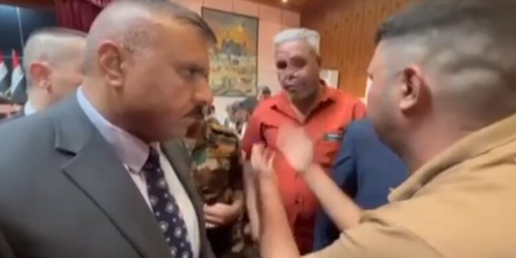 بالفيديو وزير الداخلية يأمر بتوزيع ايفون برو الى فاقدي البصر