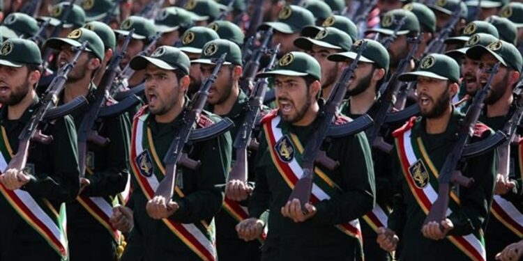 مقتل عنصر من الحرس الثوري الإيراني في أصفهان