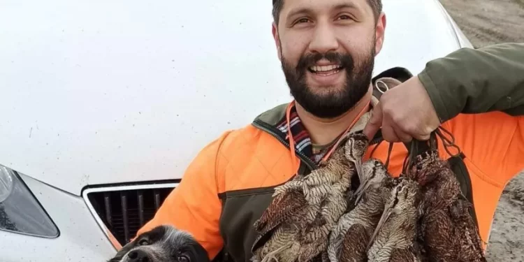 كلب يطلق النار على صاحبه فيرديه قتيلاً !