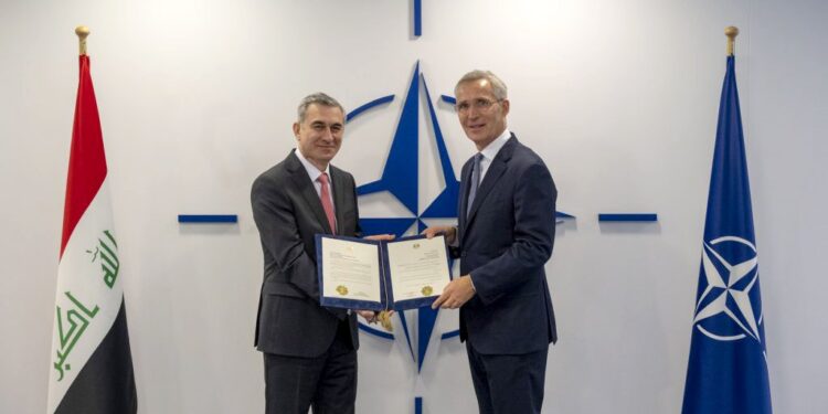 السفير أحمد تحسين برواري يُقدم أوراق اعتماده رئيساً لبعثة العراق لدى الناتو