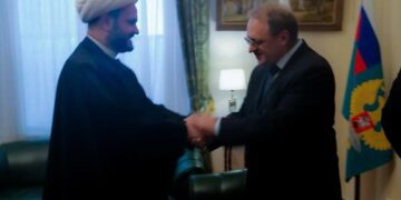 قائد فصيل عراقي مسلح يزور روسيا ويلتقي مستشار بوتين ومبعوثه