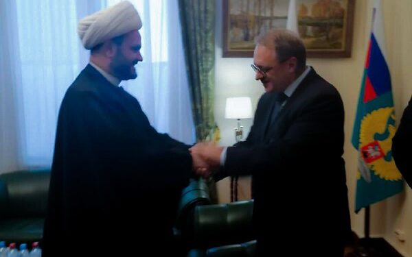 قائد فصيل عراقي مسلح يزور روسيا ويلتقي مستشار بوتين ومبعوثه