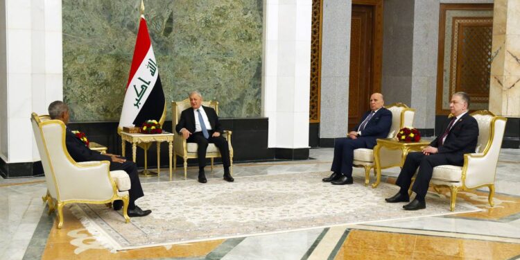 رئيس الجمهورية يتسلم أوراق اعتماد عدد من السفراء