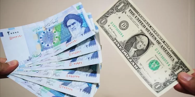 العملة الإيرانية تهوي لأدنى مستوى مقابل الدولار