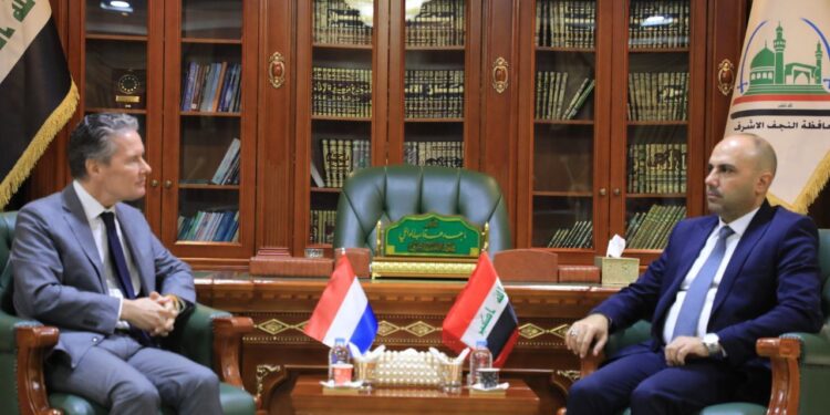 السفير الهولندي في العراق يزور النجف