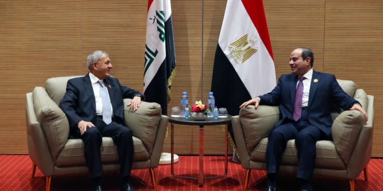 رئيس الجمهورية يلتقي السيسي على هامش اجتماعات القمة العربية في الجزائر