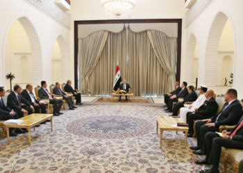 رئيس الجمهورية الدكتور عبد اللطيف جمال رشيد يستقبل وفداً عن نقابات البصرة.