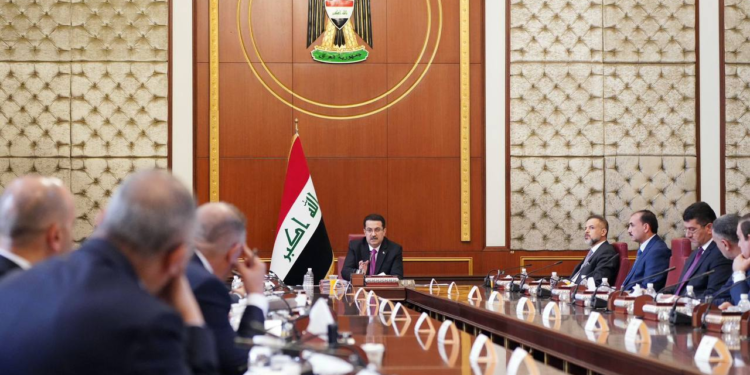 السوداني يرأس الجلسة الاولى للهيئة العليا للتنسيق بين المحافظات ويصدر عدداً من القرارات