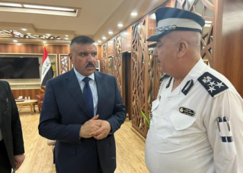 وزير الداخلية يكرم مدير اعلام المرور العامة