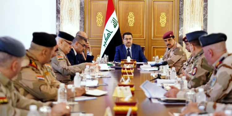 السوداني يجتمع بلجنة التسليح في وزارة الدفاع