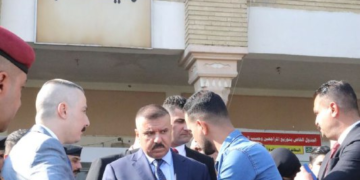 وزير الداخلية يـــزور (دائرة أحوال مدينة الصدر) ويستمع الى طلبات المواطنين