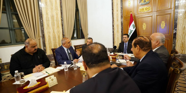 السوداني يجتمع بفريق الجهد الهندسي والخدمي ويوجه بمعالجة المشاكل التي تواجه سير العمل