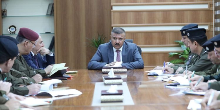 وزير الداخلية يعقد اجتماعاً مع رؤساء محاكم قوى الأمن الداخلي