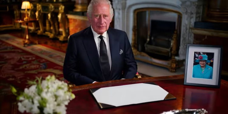 تشارلز الثالث يمنع كبد الأوز المسمن عن الموائد الملكية ,, “كان طبقًا مفضلًا لإليزابيث”