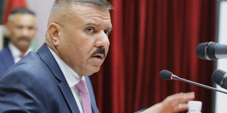 وزير الداخلية يترأس اجتماعاً لمدراء الإدارة والموارد البشرية