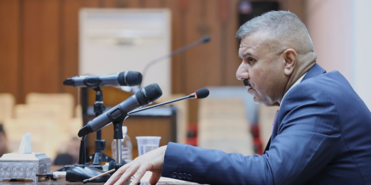 وزير الداخلية يترأس اجتماعاً لمدراء الإدارة والموارد البشرية