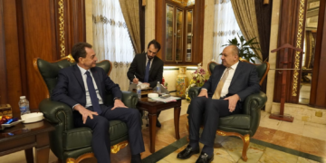 وزير الدفاع يلتقي سعادة السفير الفرنسي في العراق