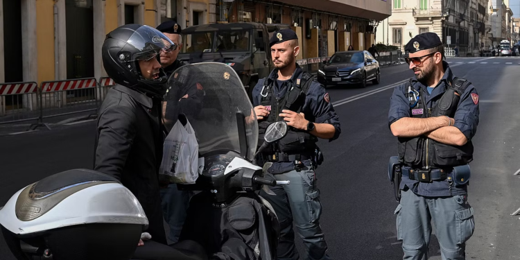 شرطة إيطاليا توقف عضوًا في مافيا بتهمة (قتل عاملات في البغاء)