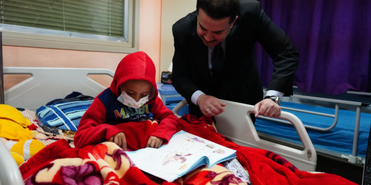 السوداني يتفقد مركز أمراض الدم في مستشفى حماية الاطفال