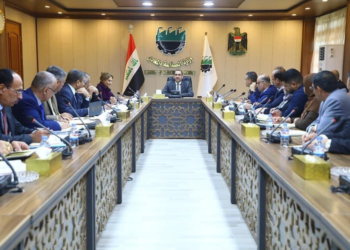 وزيـر الصناعـة والمعـادن يُناقـش واقـع شركتـي (الصناعـات الهيدروليكيـة والصناعـات الفولاذيـة)