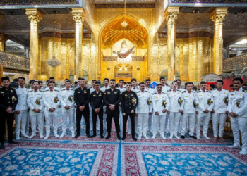 دفعة جديدة من ضبّاط البحرية العراقية يؤدون اليمين من أمام مرقد أبي الفضل العبّاس (عليه السلام)