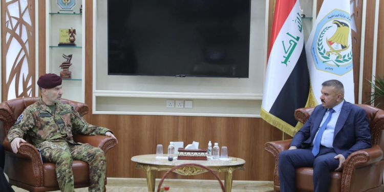 وزير الداخلية يستقبل قائد بعثة حلف الناتو في العراق
