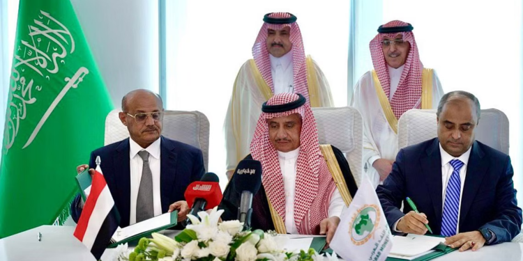 الحكومة اليمنية توقع اتفاقا بقيمة مليار $ مع صندوق النقد العربي