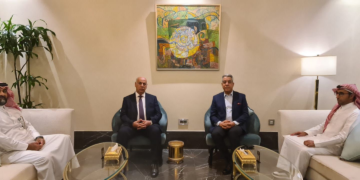 وزير الثقافة يصل الى الرياض للمشاركة بقمة المجلس العالمي للسياحة والسفر