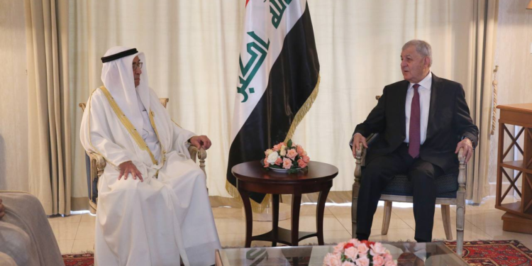 على هامش أعمال قمة الجزائر رئيس الجمهورية يلتقي ممثل ملك البحرين