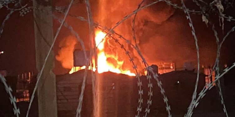  استهداف الصهاريج العراقية على الحدود السورية يخلف ما يقارب 20 قتيلا