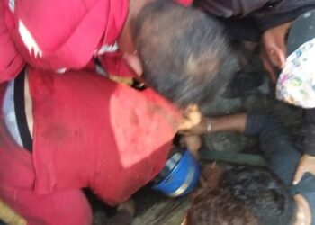 إنقاذ طفل سقط في فتحة صرف صحي بمدينة الصدر شرقي بغداد