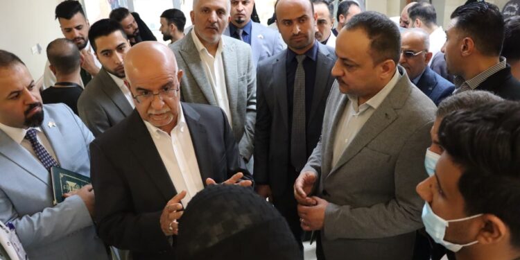 وزير الصحة .. حريصون على توفير الأدوية الخاصة بعلاج مرضى السرطان